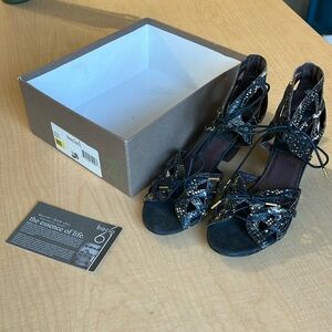 NWOT. BACÍO 61 TRONO Pumps. Black. 8.5 As new, original box missing lid.